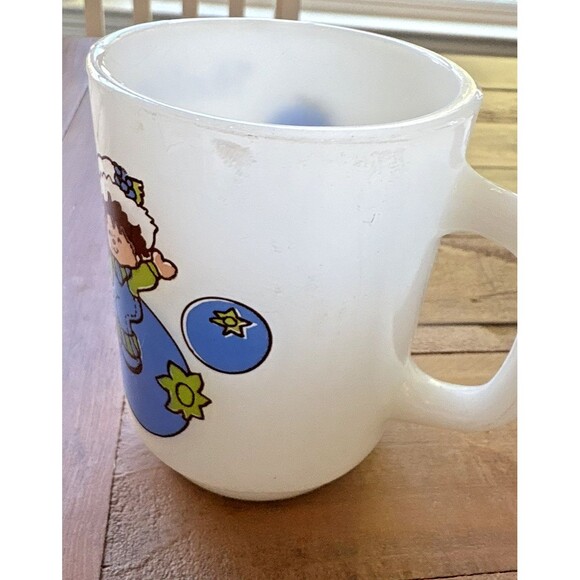 Vintage Set of 4 Anchor Hocking Shortcake and Friends Milk Glass Mugs Cups Used - Picture 13 of 15